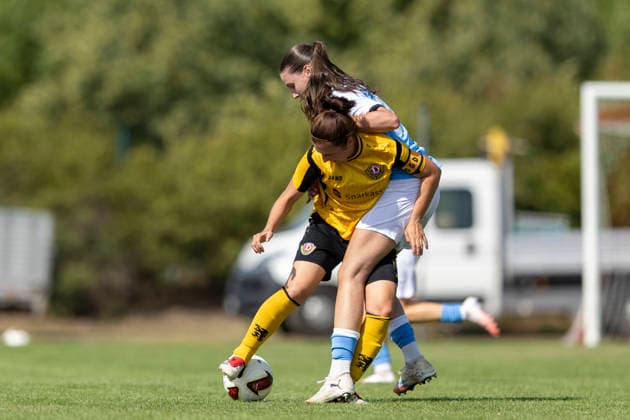 KOWO Sommercup 2026; Erfurt; 09.08.2026 Leni Preuß ( 23; Chemnitzer FC) gegen Annemarie Hörr ( 9; SG Dynamo Dresden) KOWO Sommercup 2026: SG Dynamo Dresden vs. Chemnitzer FC; Sportforum Johannesplatz Erfurt; 09.08.2026 *** KOWO Summer Cup 2026 Erfurt August 9, 2026 Leni Preuß 23 Chemnitzer FC vs. Annemarie Hörr 9 SG Dynamo Dresden KOWO Summer Cup 2026 SG Dynamo Dresden vs. Chemnitzer FC Sportforum Johannesplatz Erfurt August August 9, 2026 Copyright: xBEAUTIFULxSPORTS Duehringx