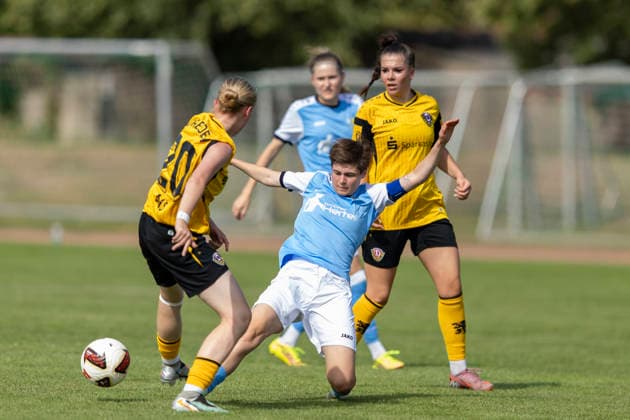 KOWO Sommercup 2026; Erfurt; 09.08.2026 Vanessa Oehmichen ( 11; Chemnitzer FC) gegen Johanna Wessela ( 20; SG Dynamo Dresden) KOWO Sommercup 2026: SG Dynamo Dresden vs. Chemnitzer FC; Sportforum Johannesplatz Erfurt; 09.08.2026 *** KOWO Summer Cup 2026 Erfurt August 9, 2026 Vanessa Oehmichen 11 Chemnitzer FC vs. Johanna Wessela 20 SG Dynamo Dresden KOWO Summer Cup 2026 SG Dynamo Dresden vs. Chemnitzer FC Sportforum Johannesplatz Erfurt 0August 9, 2026 Copyright: xBEAUTIFULxSPORTS Duehringx