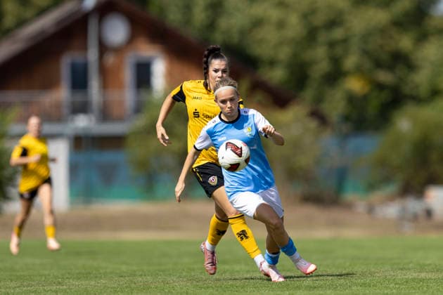 KOWO Sommercup 2026; Erfurt; 09.08.2026 Yella Mihalyi ( 8; Chemnitzer FC) gegen Anika Metzner ( 27; SG Dynamo Dresden) KOWO Sommercup 2026: SG Dynamo Dresden vs. Chemnitzer FC; Sportforum Johannesplatz Erfurt; 09.08.2026 *** KOWO Summer Cup 2026 Erfurt August 9, 2026 Yella Mihalyi 8 Chemnitzer FC vs. Anika Metzner 27 SG Dynamo Dresden KOWO Summer Cup 2026 SG Dynamo Dresden vs. Chemnitzer FC Sportforum Johannesplatz Erfurt 09 August 9, 2026 Copyright: xBEAUTIFULxSPORTS Duehringx