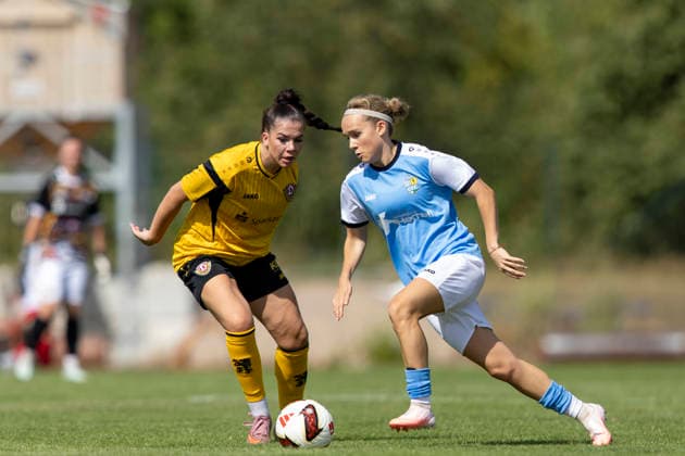 KOWO Sommercup 2026; Erfurt; 09.08.2026 Yella Mihalyi ( 8; Chemnitzer FC) gegen Anika Metzner ( 27; SG Dynamo Dresden) KOWO Sommercup 2026: SG Dynamo Dresden vs. Chemnitzer FC; Sportforum Johannesplatz Erfurt; 09.08.2026 *** KOWO Summer Cup 2026 Erfurt August 9, 2026 Yella Mihalyi 8 Chemnitzer FC vs. Anika Metzner 27 SG Dynamo Dresden KOWO Summer Cup 2026 SG Dynamo Dresden vs. Chemnitzer FC Sportforum Johannesplatz Erfurt 09 August 9, 2026 Copyright: xBEAUTIFULxSPORTS Duehringx