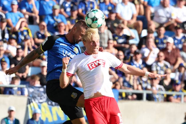 09.08.2026, xrekx, Fussball 3.Liga, 1.FC Saarbruecken - Rot-Weiss Essen v.l. Kai Bruenker (1. FC Saarbruecken) Ben Huening (Rot-Weiss Essen) Zweikampf, Aktion, action, battle for the ball (DFL DFB REGULATIONS PROHIBIT ANY USE OF PHOTOGRAPHS as IMAGE SEQUENCES and or QUASI-VIDEO) Saarbruecken *** August 9, 2026, xrekx, Soccer 3rd Division, 1. FC Saarbrücken vs. Rot-Weiss Essen – Kai Brünker (1. FC Saarbrücken) vs. Ben Huening (Rot-Weiss Essen) – tackle, Action, battle for the ball. DFL and DFB regulations prohibit any use of photographs as image sequences and or quasi-video. Saarbrücken