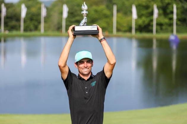 BEDMINSTER, NJ - AUGUST 09: Joaquin Niemann of the LIV Golf League celebrates with the trophy after winning LIV Golf New York on August 9, 2026 at Trump National Golf Club in Bedminster, New Jersey. (Photo by Andrew Mordzynski Icon Sportswire) GOLF: AUG 09 LIV Golf New York EDITORIAL USE ONLY Icon2608098173352