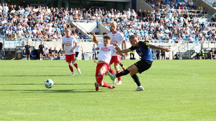 09.08.2026, xrekx, Fussball 3.Liga, 1.FC Saarbruecken - Rot-Weiss Essen v.l. Jannik Hofmann (Rot-Weiss Essen) Florian Pick (1. FC Saarbruecken) Pfostentreffer (DFL DFB REGULATIONS PROHIBIT ANY USE OF PHOTOGRAPHS as IMAGE SEQUENCES and or QUASI-VIDEO) Saarbruecken *** August 9, 2026, xrekx, Soccer 3rd Division, 1 FC Saarbrücken vs. Rot-Weiss Essen: Jannik Hofmann (Rot-Weiss Essen) and Florian Pick (1 FC Saarbrücken) hit the post. DFL and DFB regulations prohibit any use of photographs as image sequences and or quasi-video. Saarbrücken