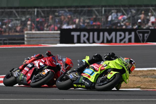 MOTO - MOTO GP - BRITISH GRAND PRIX 2026 49 DI GIANNANTONIO Fabio (ita), Pertamina Enduro VR46 Racing Team, Ducati Desmosedici GP26, action with 93 MARQUEZ Marc (spa), Ducati Lenovo Team, Ducati Desmosedici GP26 during the 2026 Qatar Airways Grand Prix of Great Britain on the Silverstone Circuit from August 7 to 9, 2026, in Silverstone, United Kingdom - SilverstoneUnited Kingdom  Copyright: xGIGIxSOLDANOx