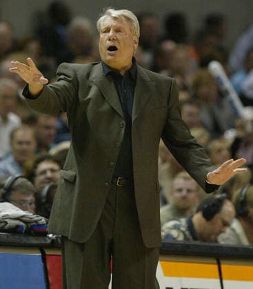 SPORTS-NELSON-OBIT-FILEPIC-FT Dallas Mavericks coach Don Nelson leads his team against the San Antonio Spurs in the first half on Tuesday, May 27, 2003. (Ron Jenkins Fort Worth Star-Telegram TNS) SAN ANTONIO TX USA EDITORIAL USE ONLY Copyright: xx 181623052W RONxJENKINSx krtphotoslive965841