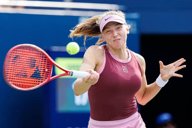 August 9, 2026, Toronto, On, Canada: Alina Korneeva returns the ball from Coco Gauff of the United States during round of 16 National Bank Open tennis action in Toronto, on Sunday, Aug. 9, 2026. Canada News - August 9, 2026  - ZUMAc35_ 20260809_zaf_c35_078 Copyright: xKeitoxNewmanx