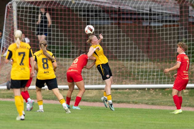 KOWO Sommercup 2026; Erfurt; 09.08.2026 Tessa Berger ( 16; 1. FFV Erfurt) gegen Johanna Wessela ( 20; SG Dynamo Dresden) KOWO Sommercup 2026: 1. FFV Erfurt vs. SG Dynamo Dresden; Sportforum Johannesplatz Erfurt; 09.08.2026 *** KOWO Summer Cup 2026 Erfurt August 9, 2026 Tessa Berger 16 1 FFV Erfurt vs. Johanna Wessela 20 SG Dynamo Dresden KOWO Summer Cup 2026 1 FFV Erfurt vs. SG Dynamo Dresden Sportforum Johannesplatz Erfurt August 9, 2026 Copyright: xBEAUTIFULxSPORTS Duehringx