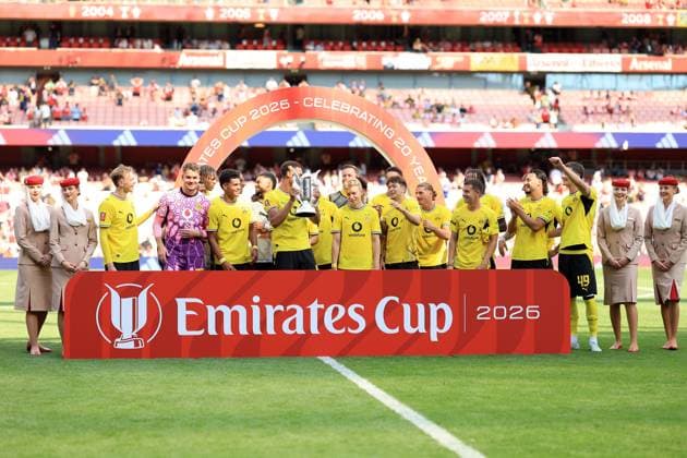 Borussia Dortmund with the Emirates Cup Arsenal v Borussia Dortmund, Pre Season Friendly, Football, Emirates Stadium, London, UK - 09 Aug 2026London Emirates Stadium United Kingdom EDITORIAL USE ONLY No use with unauthorised audio, video, data, fixture lists, club league logos or live services. Online in-match use limited to 120 images, no video emulation. No use in betting, games or single club league player publications.  Copyright: xGeorgexTewkesbury Shutterstockx 17051143bi