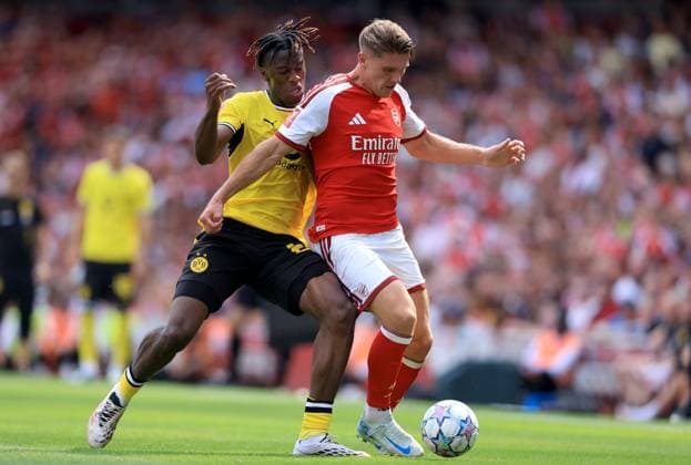 Viktor Gyokeres of Arsenal in action against Joane Gadou of Borussia Dortmund Arsenal v Borussia Dortmund, Pre Season Friendly, Football, Emirates Stadium, London, UK - 09 Aug 2026London Emirates Stadium United Kingdom EDITORIAL USE ONLY No use with unauthorised audio, video, data, fixture lists, club league logos or live services. Online in-match use limited to 120 images, no video emulation. No use in betting, games or single club league player publications.  Copyright: xGeorgexTewkesbury Shutterstockx 17051143fd