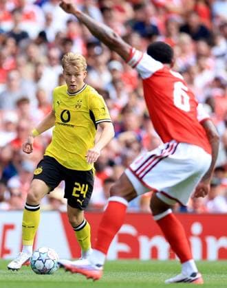 Daniel Svensson of Borussia Dortmund Arsenal v Borussia Dortmund, Pre Season Friendly, Football, Emirates Stadium, London, UK - 09 Aug 2026London Emirates Stadium United Kingdom EDITORIAL USE ONLY No use with unauthorised audio, video, data, fixture lists, club league logos or live services. Online in-match use limited to 120 images, no video emulation. No use in betting, games or single club league player publications.  Copyright: xGeorgexTewkesbury Shutterstockx 17051143fy