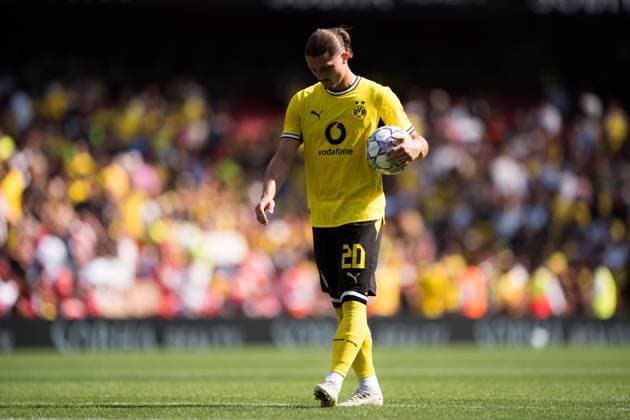 Marcel Sabitzer of Borussia Dortmund prepares to take a penalty Arsenal vs Borussia Dortmund, Emirates Cup, Final, Emirates Stadium, London, UK - 09 Aug 2026London Emirates Stadium United Kingdom  Copyright: xWiredxPhotos Shutterstockx 17058922gf