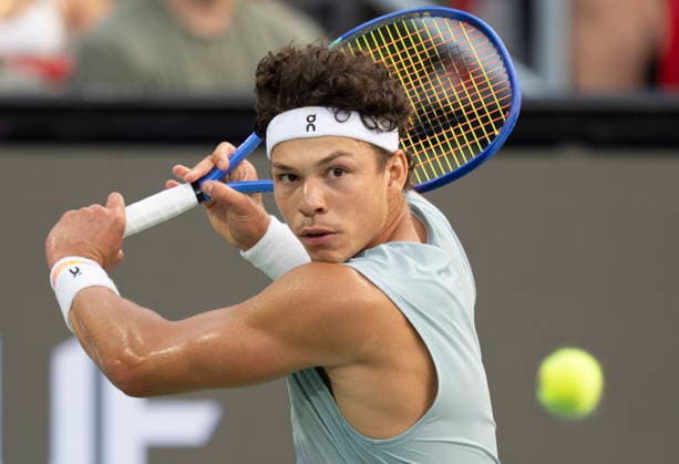 August 9, 2026, Montreal, Pq, Canada: L Amo ricain Ben Shelton est en action contre le Bro silien Joao Fonseca en huitioÂ¨mes de finale de l Omnium de tennis Banque Nationale, le dimanche 9 aooÂ»t 2026 o Montro al, au Quo bec. LA PRESSE CANADIENNE Canada News - August 9, 2026  - ZUMAc35_ 20260809_zaf_c35_123 Copyright: xChristinnexMuschix