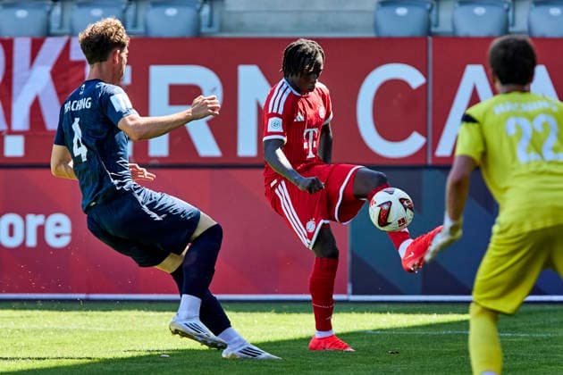 A-Junioren Bundesliga DFB-Nachwuchsliga, FC Bayern München (U19) vs SpVgg Unterhaching (U19), München FC Bayern, München FC Bayern (U19), Unterhaching SpVgg, Unterhaching SpVgg (U19), 2026-08-09 in München (FC Bayern Campus) HENTCHO NSEKE Aristide (FC Bayern München (U19) Rechtsaußen Nr11-FCB(U19)11), CIRAK Tarik (SpVgg Unterhaching Innenverteidiger Nr4-UHG(U19)4) sportworld München FC Bayern Campus Bayern Deutschland *** DFB Youth League (Junior Bundesliga D), FC Bayern Munich U19 vs. SpVgg Unterhaching U19, Munich FC Bayern, Munich FC Bayern U19, Unterhaching SpVgg, Unterhaching SpVgg U19, August 9, 2026, at FC Bayern Campus in Munich HENTCHO NSEKE Aristide FC Bayern Munich U19 Right Winger No. 11 FCB U19 11, CIRAK Tarik, SpVgg Unterhaching, center back, No. 4, UHG U19 4, Sportworld, FC Bayern Munich Campus, Bayern, Germany