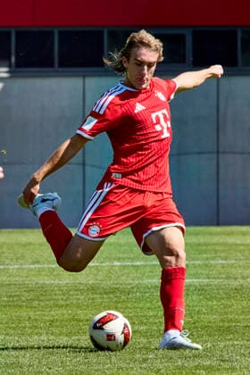 A-Junioren Bundesliga DFB-Nachwuchsliga, FC Bayern München (U19) vs SpVgg Unterhaching (U19), München FC Bayern, München FC Bayern (U19), Unterhaching SpVgg, Unterhaching SpVgg (U19), 2026-08-09 in München (FC Bayern Campus) KARANDRIKAS Konstantinos (FC Bayern München (U19) Innenverteidiger Nr4-FCB(U19)4) sportworld München FC Bayern Campus Bayern Deutschland *** DFB Youth League (Junior Bundesliga D), FC Bayern Munich U19 vs. SpVgg Unterhaching U19, Munich FC Bayern, Munich FC Bayern U19, Unterhaching SpVgg, Unterhaching SpVgg U19, August 9, 2026, at FC Bayern Campus in Munich; KARANDRIKAS Konstantinos, FC Bayern Munich U19 center back No. 4, FCB U19 4, sportworld, FC Bayern Campus, Munich, Bayern, Germany