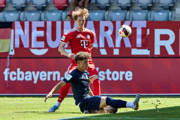 A-Junioren Bundesliga DFB-Nachwuchsliga, FC Bayern München (U19) vs SpVgg Unterhaching (U19), München FC Bayern, München FC Bayern (U19), Unterhaching SpVgg, Unterhaching SpVgg (U19), 2026-08-09 in München (FC Bayern Campus) von TAUBE Philipp (FC Bayern München (U19) Mittelstürmer Nr9-FCB(U19)9), CIRAK Tarik (SpVgg Unterhaching Innenverteidiger Nr4-UHG(U19)4) sportworld München FC Bayern Campus Bayern Deutschland *** DFB Youth League (Junior Bundesliga D), FC Bayern Munich U19 vs. SpVgg Unterhaching U19, Munich FC Bayern, Munich FC Bayern U19, Unterhaching SpVgg, Unterhaching SpVgg U19, August 9, 2026, at FC Bayern Campus in Munich, by Philipp TAUBE, FC Bayern Munich U19 center forward No. 9, FCB U19 9; Tarik CIRAK, SpVgg Unterhaching center back No. 4, UHG U19 4; Sportworld, FC Bayern Campus, Munich, Bayern, Germany