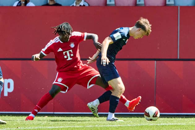 A-Junioren Bundesliga DFB-Nachwuchsliga, FC Bayern München (U19) vs SpVgg Unterhaching (U19), München FC Bayern, München FC Bayern (U19), Unterhaching SpVgg, Unterhaching SpVgg (U19), 2026-08-09 in München (FC Bayern Campus) HENTCHO NSEKE Aristide (FC Bayern München (U19) Rechtsaußen Nr11-FCB(U19)11), BORNE Ferdinand (SpVgg Unterhaching Innenverteidiger Nr6-UHG(U19)6) sportworld München FC Bayern Campus Bayern Deutschland *** DFB Youth League (Junior Bundesliga D), FC Bayern Munich U19 vs. SpVgg Unterhaching U19, Munich FC Bayern, Munich FC Bayern U19, Unterhaching SpVgg, Unterhaching SpVgg U19, August 9, 2026, at FC Bayern Campus in Munich HENTCHO NSEKE Aristide FC Bayern Munich U19 Right Winger No. 11 FCB U19 11, Ferdinand Borne, SpVgg Unterhaching, center back, No. 6, UHG U19 6, Sportworld, FC Bayern Munich Campus, Bayern, Germany