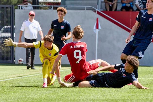 A-Junioren Bundesliga DFB-Nachwuchsliga, FC Bayern München (U19) vs SpVgg Unterhaching (U19), München FC Bayern, München FC Bayern (U19), Unterhaching SpVgg, Unterhaching SpVgg (U19), 2026-08-09 in München (FC Bayern Campus) Goal (Tor) FC Bayern München (U19) 3:0 von TAUBE Philipp (FC Bayern München (U19) Mittelstürmer Nr9-FCB(U19)9), BURKHARDT Lucian (SpVgg Unterhaching Torwart Nr22-UHG(U19)22), CIRAK Tarik (SpVgg Unterhaching Innenverteidiger Nr4-UHG(U19)4) sportworld München FC Bayern Campus Bayern Deutschland *** DFB Youth League (Junior Bundesliga D), FC Bayern Munich U19 vs. SpVgg Unterhaching U19, Munich FC Bayern, Munich FC Bayern U19, Unterhaching SpVgg, Unterhaching SpVgg U19, August 9, 2026, at FC Bayern Campus in Munich. Goal: FC Bayern Munich U19 3–0 by Philipp TAUBE, FC Bayern Munich U19 center forward No. 9, FCB U19 9, Lucian Burkhardt, SpVgg Unterhaching, goalkeeper, No. 22, UHG U19 22, Tarik Cirak, SpVgg Unterhaching, center back, No. 4, UHG U19 4, Sportworld, Munich, FC Bayern Campus, Bayern, Germany