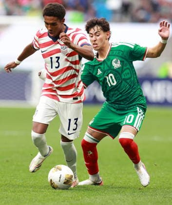 CONCACAF U-20 Championship - USA vs Mexico Tristan Brown (L) of USA vies for the ball with Santiago Sandoval (R) of Mexico during the final of the CONCACAF U-20 Championship between the United States and Mexico in Mexico City, Mexico, 09 August 2026. MEXICO CITY Mexico  Copyright: xMARIOxGUZMANx