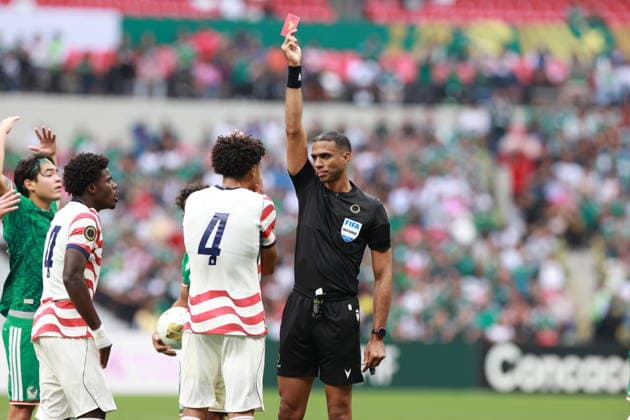 CONCACAF U-20 Championship - USA vs Mexico Christopher Applewhite of USA receives a red card during the final of the CONCACAF U-20 Championship between the United States and Mexico in Mexico City, Mexico, 09 August 2026. MEXICO CITY Mexico  Copyright: xMARIOxGUZMANx