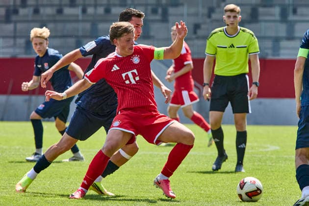 A-Junioren Bundesliga DFB-Nachwuchsliga, FC Bayern München (U19) vs SpVgg Unterhaching (U19), München FC Bayern, München FC Bayern (U19), Unterhaching SpVgg, Unterhaching SpVgg (U19), 2026-08-09 in München (FC Bayern Campus) MATOSEVIC Michael (FC Bayern München (U19) Zentrales Mittelfeld Nr6-FCB(U19)6), KARA Tahir (SpVgg Unterhaching Offensives Mittelfeld Nr27-UHG(U19)27) sportworld München FC Bayern Campus Bayern Deutschland *** DFB Youth League (Junior Bundesliga D), FC Bayern Munich U19 vs. SpVgg Unterhaching U19, Munich FC Bayern, Munich FC Bayern U19, Unterhaching SpVgg, Unterhaching SpVgg U19, August 9, 2026, at FC Bayern Campus in Munich MATOSEVIC Michael FC Bayern Munich U19 Central Midfielder No. 6 FCB U19 6, Tahir KARA, SpVgg Unterhaching, attacking midfielder, No. 27, UHG U19, 27, sportworld, FC Bayern Munich Campus, Bayern, Germany
