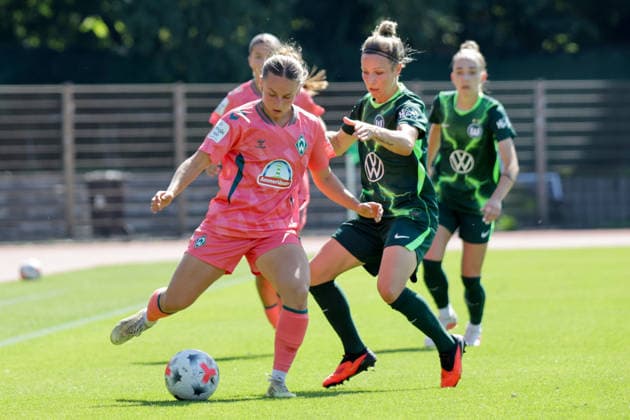09.08.2026, xgrfx, Fussball Testspiel Frauen, SV Werder Bremen - VfL Wolfsburg v.l. Chiara Dangelo (Werder Bremen), Svenja Huth (VfL Wolfsburg) (DFL DFB REGULATIONS PROHIBIT ANY USE OF PHOTOGRAPHS as IMAGE SEQUENCES and or QUASI-VIDEO) Bremen *** August 9, 2026, xgrfx, Women s Soccer Friendly, SV Werder Bremen vs. VfL Wolfsburg, left: Chiara Dangelo (Werder Bremen), Svenja Huth, VfL Wolfsburg. DFL and DFB regulations prohibit any use of photographs as image sequences and or quasi-video. Bremen