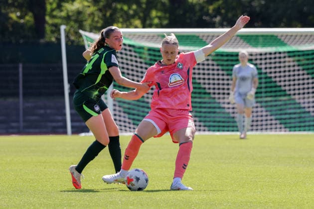 09.08.2026, xgrfx, Fussball Testspiel Frauen, SV Werder Bremen - VfL Wolfsburg v.l. Smilla Vallotto (VfL Wolfsburg), Lina Hausicke (Werder Bremen) (DFL DFB REGULATIONS PROHIBIT ANY USE OF PHOTOGRAPHS as IMAGE SEQUENCES and or QUASI-VIDEO) Bremen *** August 9, 2026, xgrfx, Women s Soccer Friendly, SV Werder Bremen vs. VfL Wolfsburg, Smilla Vallotto (VfL Wolfsburg), Lina Hausicke, Werder Bremen, DFL, DFB. REGULATIONS PROHIBIT ANY USE OF PHOTOGRAPHS AS IMAGE SEQUENCES AND OR QUASI-VIDEO. Bremen