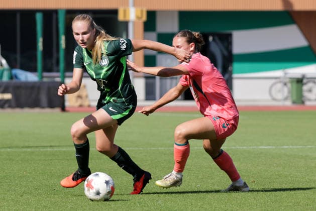 09.08.2026, xgrfx, Fussball Testspiel Frauen, SV Werder Bremen - VfL Wolfsburg v.l. Linnea Saelen (VfL Wolfsburg), Chiara Dangelo (Werder Bremen) (DFL DFB REGULATIONS PROHIBIT ANY USE OF PHOTOGRAPHS as IMAGE SEQUENCES and or QUASI-VIDEO) Bremen *** August 9, 2026, xgrfx, Women s Soccer Friendly Match, SV Werder Bremen vs. VfL Wolfsburg, Linnea Saelen (VfL Wolfsburg), Chiara Dangelo (Werder Bremen). DFL and DFB regulations prohibit any use of photographs as image sequences and or quasi-video. Bremen