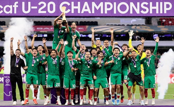 CONCACAF U-20 Championship - USA vs Mexico Mexican players celebrate with the trophy after winning the final of the CONCACAF U-20 Championship between the United States and Mexico at Banorte Stadium in Mexico City, Mexico, 09 August 2026. MEXICO CITY Mexico  Copyright: xJOSExMENDEZx