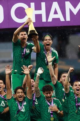 CONCACAF U-20 Championship - USA vs Mexico Mexico players celebrate with the trophy after winning the final of the CONCACAF U-20 Championship between the United States and Mexico in Mexico City, Mexico, 09 August 2026. MEXICO CITY Mexico  Copyright: xMARIOxGUZMANx
