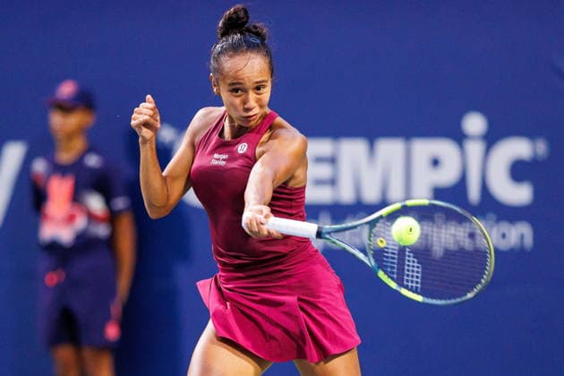 August 9, 2026, Toronto, On, Canada: Leylah Fernandez of Canada returns the ball from Naomi Osaka of Japan during round of 16 National Bank Open Tennis action in Toronto, on Sunday, Aug. 9, 2026. Canada News - August 9, 2026  - ZUMAc35_ 20260809_zaf_c35_145 Copyright: xKeitoxNewmanx