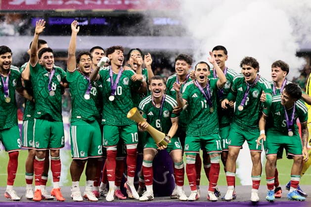 CONCACAF U-20 Championship - USA vs Mexico Mexican players celebrate with the trophy after winning the final of the CONCACAF U-20 Championship between the United States and Mexico at Banorte Stadium in Mexico City, Mexico, 09 August 2026. MEXICO CITY Mexico  Copyright: xJOSExMENDEZx