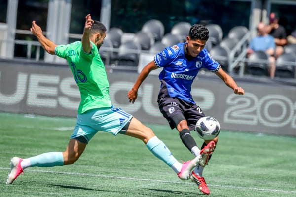August 9, 2026, Seattle, Washington, USA: Quero taro forward Bruce el-Mesmari (29) and Seattle Sounders FC defense Alex Roldan (16) during the match between Queretaro and the Seattle Sounders FC in the 2026 Leagues Cup soccer match at Lumen Field, Seattle, Washington Queretaro And The Seattle Sounders FC  - ZUMAj111 20260809_zsp_j111_015 Copyright: xTomxJonesx