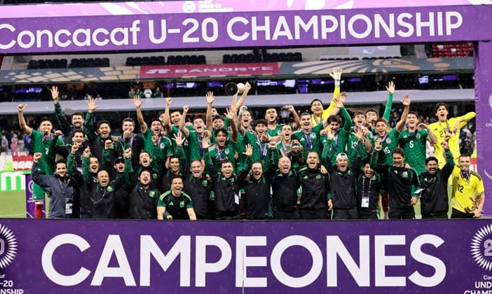 CONCACAF U-20 Championship - USA vs Mexico Mexican players celebrate with the trophy after winning the final of the CONCACAF U-20 Championship between the United States and Mexico at Banorte Stadium in Mexico City, Mexico, 09 August 2026. MEXICO CITY Mexico  Copyright: xJOSExMENDEZx