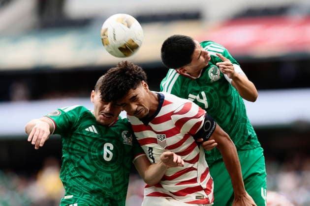 CONCACAF U-20 Championship - USA vs Mexico epaselect Chris Applewhite (C) of United States vies for the ball with Henrique Simeone (L) and Carlos Hernandez (R) of Mexico during the final of the CONCACAF U-20 Championship between the United States and Mexico at Banorte Stadium in Mexico City, Mexico, 09 August 2026. MEXICO CITY Mexico  Copyright: xJOSExMENDEZx