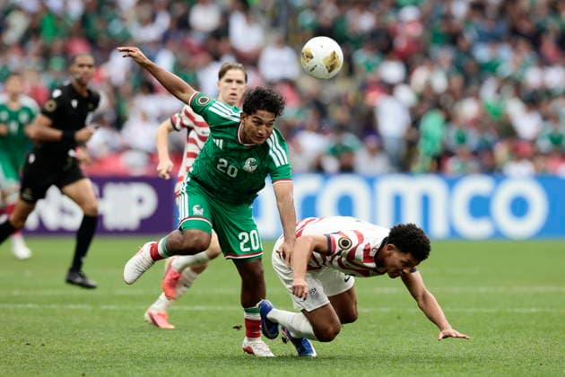 CONCACAF U-20 Championship - USA vs Mexico epaselect Brandon Dayes (R) of United States vies for the ball with Diego Ramirez (L) of Mexico during the final of the CONCACAF U-20 Championship between the United States and Mexico at Banorte Stadium in Mexico City, Mexico, 09 August 2026. MEXICO CITY Mexico  Copyright: xJOSExMENDEZx