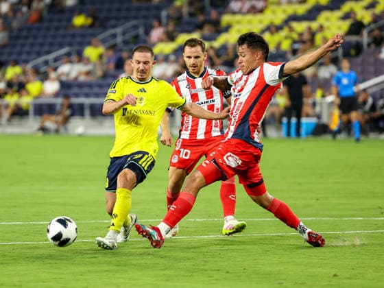 Leagues Cup 2026: Atletico De San Luis Vs Nashville SC AUG 09 August 9, 2026: Nashville SC midfielder Alex Muyl (19) kicks the ball away from defenders during a Leagues Cup match between Atletico de San Luis and Nashville SC at Geodis Park in Nashville, TN. Stephen Furst CSM (Credit Image: Â Stephen Furst Cal Media) Nashville Tn United States of America EDITORIAL USE ONLY Copyright: xx ZUMA-20260809_zma_c04_088.jpg StephenxFurstx csmphotothree510388