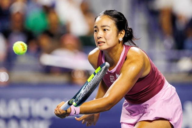 August 9, 2026, Toronto, On, Canada: Alexandra Eala of the Philippines returns the ball from Belinda Bencic of Switzerland during round of 16 National Bank Open Tennis action in Toronto, on Sunday, Aug. 9, 2026. Canada News - August 9, 2026  - ZUMAc35_ 20260809_zaf_c35_151 Copyright: xKeitoxNewmanx