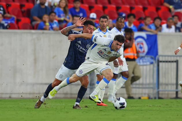 HARRISON, NJ - AUGUST 09: JosÃ Paradela 20 of Cruz Azul battles for the ball during the first half of the Leagues Cup match against New York City FC on August 9, 2026 at Sports Illustrated Stadium in Harrison, New Jersey. (Photo by Rich Graessle Icon Sportswire) SOCCER: AUG 09 Leagues Cup Cruz Azul vs New York City EDITORIAL USE ONLY Icon26080930060