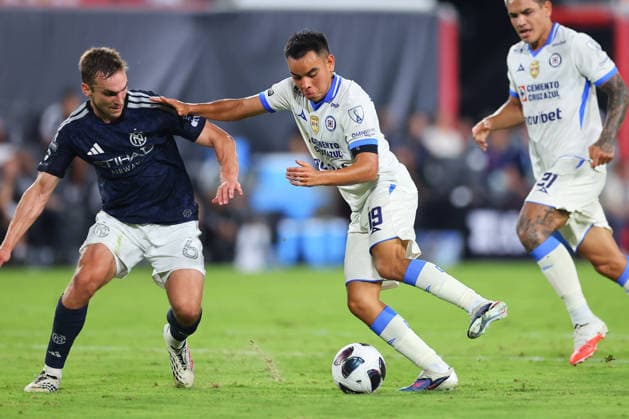 HARRISON, NJ - AUGUST 09: Carlos Rodriguez 19 of Cruz Azul controls the ball during the first half of the Leagues Cup match against New York City FC on August 9, 2026 at Sports Illustrated Stadium in Harrison, New Jersey. (Photo by Rich Graessle Icon Sportswire) SOCCER: AUG 09 Leagues Cup Cruz Azul vs New York City EDITORIAL USE ONLY Icon26080930078