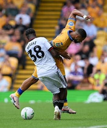 Femi Seriki of Sheffield United and Tyler Roberts of Mansfield Town Mansfield Town v Sheffield United, EFL Carabao Cup, First Round, Football, One Call Stadium, Mansfield, UK - 09 Aug 2026Mansfield One Call Stadium United Kingdom EDITORIAL USE ONLY No use with unauthorised audio, video, data, fixture lists, club league logos or live services. Online in-match use limited to 120 images, no video emulation. No use in betting, games or single club league player publications.  Copyright: xAnnaxGowthorpe Shutterstockx 17051191bo