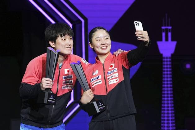 Table tennis, Tischtennis WTT Champions Japan s Miwa Harimoto (R) takes a selfie after winning the women s singles title at the WTT Champions Yokohama table tennis event in Yokohama, eastern Japan, on Aug. 9, 2026. Her brother Tomokazu (L) retained the men s crown.  A14AA0005625458P