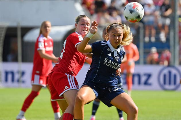 Alara SEHITLER (FCB), Aktion,Zweikampf. Fussball Testspiel Bayern Muenchen Frauen - Paris FC am 09.08.2026 im Sportpark Unterhaching Saison 2026 2027, *** Alara SEHITLER FCB, Action, Tackle, Soccer Friendly Match: Bayern Munich Women vs. Paris FC on August 9, 2026, at Sportpark Unterhaching, 2026–2027 Season,