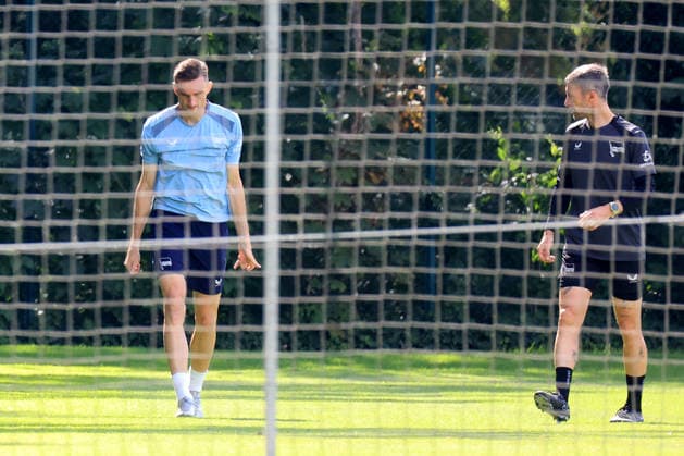10.08.2026, DEU GER, Fussball , 2.Fussballbundesliga, Saison 2026 2027), Sportforum, Hertha BSC, Training Paul Seguin (Hertha BSC Berlin 30), Fitnesstrainer Hendrik Vieth (Hertha BSC) 2. Liga: DFB DFL regulations prohibit any use of photographs as image sequences and or quasi-video) Berlin Sportforum Berlin Deutschland *** August 10, 2026, Germany, Soccer, 2. Bundesliga, 2026–2027 Season, Sportforum, Hertha BSC, Paul Seguin training with Hertha BSC Berlin 30, fitness coach Hendrik Vieth, Hertha BSC, 2nd Division, DFB and DFL regulations prohibit any use of photographs as image sequences and or quasi-video, Berlin Sportforum, Berlin, Germany Copyright: xNordphotox xEnglerx