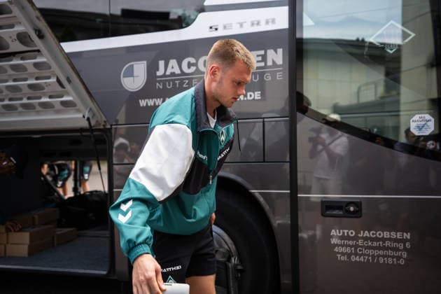 10.08.2026, GER Deutschland, Fussball, Saison 2026 2027, Trainingslager Werder Bremen, Ankunft der Mannschaft am Hotel-Residence Klosterpforte Karl Hein (SV Werder Bremen, 1) Harsewinkel-Marienfeld Hotel-Residence Klosterpforte Nordrhein-Westfalen (NRW) Deutschland *** August 10, 2026, GER Germany, Soccer, 2026–2027 season, Werder Bremen training camp, team arrival at the Hotel Residence Klosterpforte Karl Hein SV Werder Bremen, 1 Harsewinkel Marienfeld Hotel Residence Klosterpforte North Rhine-Westphalia (NRW) Germany Copyright: xnordphotoxGmbHx xChristianxSchulzex