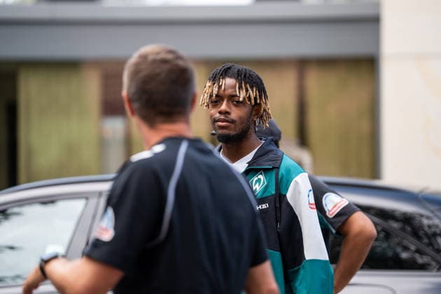 10.08.2026, GER Deutschland, Fussball, Saison 2026 2027, Trainingslager Werder Bremen, Ankunft der Mannschaft am Hotel-Residence Klosterpforte Samuel Mbangula (SV Werder Bremen, 7) Harsewinkel-Marienfeld Hotel-Residence Klosterpforte Nordrhein-Westfalen (NRW) Deutschland *** August 10, 2026, GER Germany, Soccer, 2026–2027 season, Werder Bremen training camp, team arrival at the Hotel Residence Klosterpforte, Samuel Mbangula, SV Werder Bremen, 7 Harsewinkel, Marienfeld, Hotel Residence Klosterpforte, North Rhine-Westphalia (NRW), Germany Copyright: xnordphotoxGmbHx xChristianxSchulzex