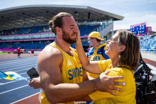 260810 Wictor Petersson of Sweden with his mother after men s shot put qualification during day 1 of the 2026 European Athletics Championships on August 10, 2026 in Birmingham. Photo: Maxim Thore BILDBYRAN kod MT MT1064 friidrott athletics friidrett friidrotts-em em friidretts-em 2026 european athletics championships 1 bbeng shot put kula kulestot sverige jubel *** August 10, 2026: Wictor Petersson of Sweden with his mother after the men’s shot put qualifying round on Day 1 of the 2026 European Athletics Championships on August 10, 2026 in Birmingham. Photo by Maxim Thore. BILDBYRAN code MT MT1064. track and field, athletics, friidrett, friidrotts EM, 2026 European Athletics Championships, shot put, Sweden, celebration  Copyright: MAXIMxTHORE BB260810MT073