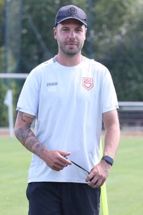 Training der Sportfreunde Siegen. Interimstrainer Marco Beier (SI) Fussball Regionalliga West, Training, Sportfreunde Siegen, am 10.08.2026 in Mudersbach Deutschland. *** Sportfreunde Siegen Training Session: Interim Coach Marco Beier, SI Soccer Regionalliga West, Training, Sportfreunde Siegen, on August 10, 2026, in Mudersbach, Germany