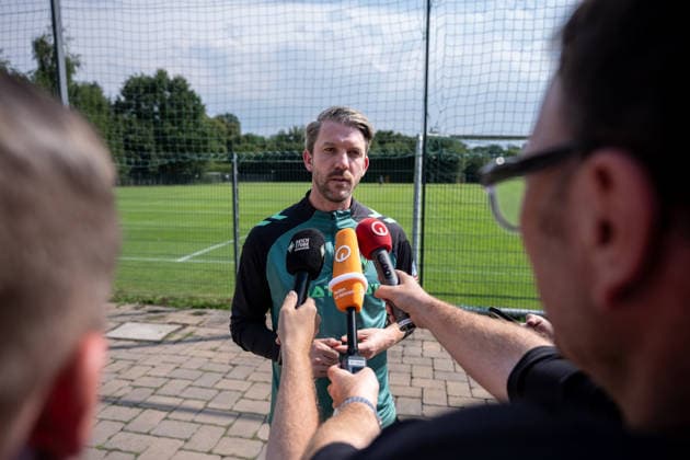 10.08.2026, GER Deutschland, Fussball, Saison 2026 2027, Trainingslager Werder Bremen, Interview vor dem Training Peter Niemeyer (Leiter Profifußball Sportdirektor SV Werder Bremen) im Interview während des Trainingslagers des SV Werder Bremen in Harsewinkel-Marienfeld Harsewinkel-Marienfeld Hotel-Residence Klosterpforte Nordrhein-Westfalen (NRW) Deutschland *** August 10, 2026, GER Germany, Soccer, 2026–2027 Season, Werder Bremen Training Camp, Pre-Training Interview with Peter Niemeyer, Head of Professional Soccer and Sporting Director at SV Werder Bremen, during the SV Werder Bremen training camp in Harsewinkel Marienfeld at the Hotel Residence Klosterpforte in Harsewinkel Marienfeld, North Rhine-Westphalia (NRW), Germany Copyright: xnordphotoxGmbHx xChristianxSchulzex