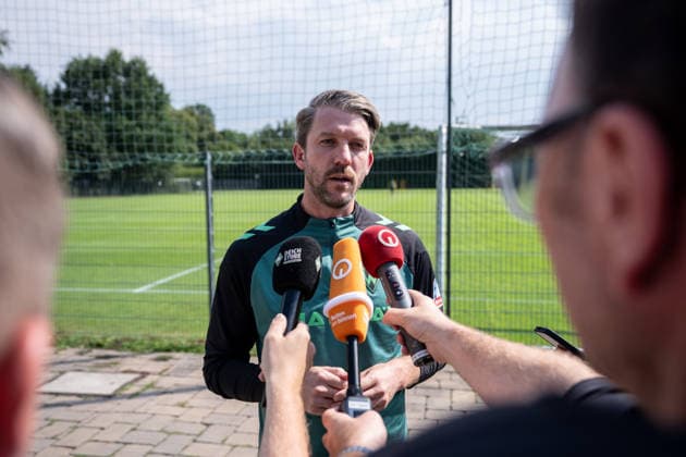 10.08.2026, GER Deutschland, Fussball, Saison 2026 2027, Trainingslager Werder Bremen, Interview vor dem Training Peter Niemeyer (Leiter Profifußball Sportdirektor SV Werder Bremen) im Interview während des Trainingslagers des SV Werder Bremen in Harsewinkel-Marienfeld Harsewinkel-Marienfeld Hotel-Residence Klosterpforte Nordrhein-Westfalen (NRW) Deutschland *** August 10, 2026, GER Germany, Soccer, 2026–2027 Season, Werder Bremen Training Camp, Pre-Training Interview with Peter Niemeyer, Head of Professional Soccer and Sporting Director at SV Werder Bremen, during the SV Werder Bremen training camp in Harsewinkel Marienfeld at the Hotel Residence Klosterpforte in Harsewinkel Marienfeld, North Rhine-Westphalia (NRW), Germany Copyright: xnordphotoxGmbHx xChristianxSchulzex