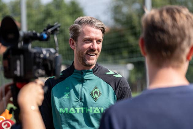 10.08.2026, GER Deutschland, Fussball, Saison 2026 2027, Trainingslager Werder Bremen, Interview vor dem Training Peter Niemeyer (Leiter Profifußball Sportdirektor SV Werder Bremen) im Interview während des Trainingslagers des SV Werder Bremen in Harsewinkel-Marienfeld Harsewinkel-Marienfeld Hotel-Residence Klosterpforte Nordrhein-Westfalen (NRW) Deutschland *** August 10, 2026, GER Germany, Soccer, 2026–2027 Season, Werder Bremen Training Camp, Pre-Training Interview with Peter Niemeyer, Head of Professional Soccer and Sporting Director at SV Werder Bremen, during the SV Werder Bremen training camp in Harsewinkel Marienfeld at the Hotel Residence Klosterpforte in Harsewinkel Marienfeld, North Rhine-Westphalia (NRW), Germany Copyright: xnordphotoxGmbHx xChristianxSchulzex
